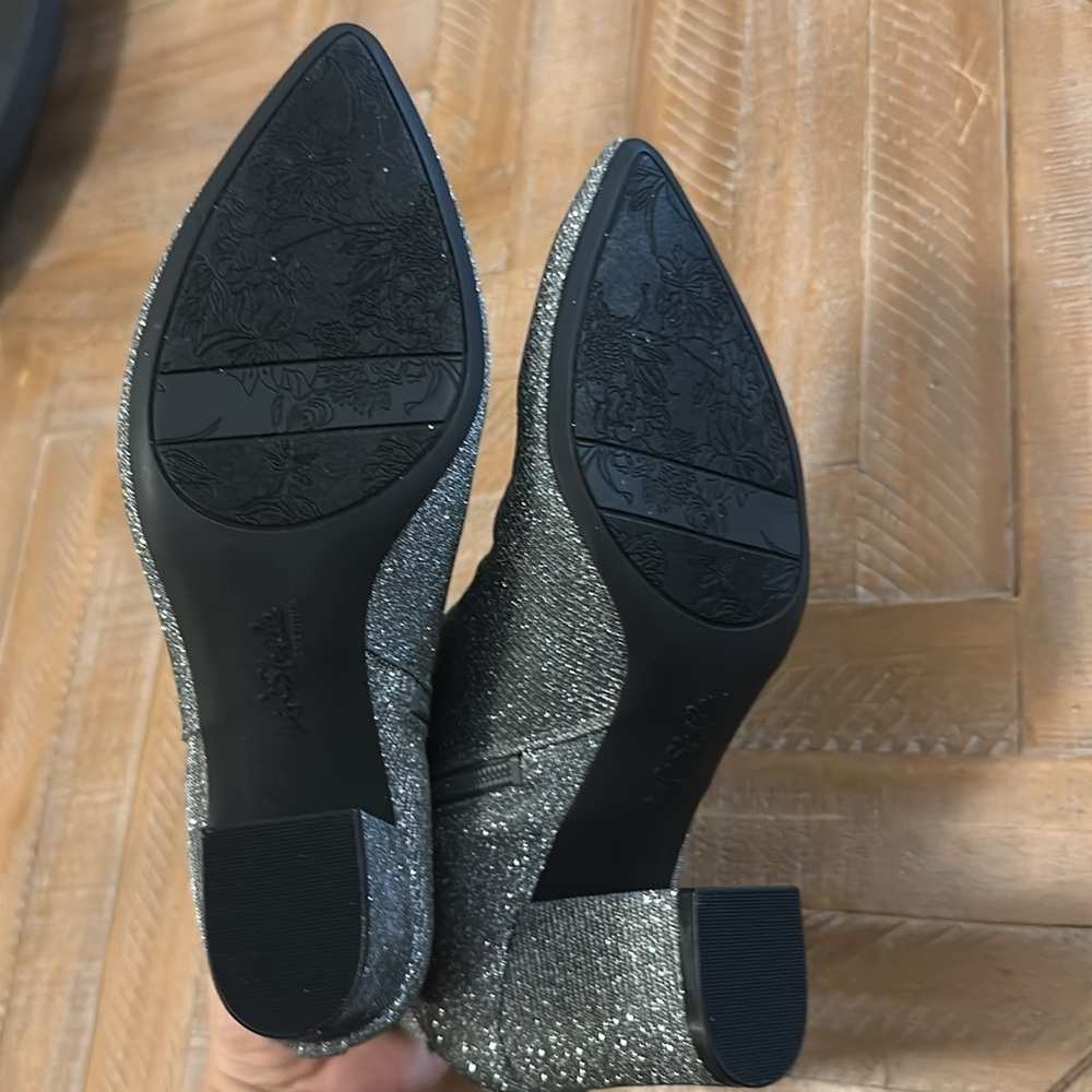 Life Stride Pewter Shimmer Pointed Toe Block Heel Silver Ankle Boot Bootie - Picture 11 of 13